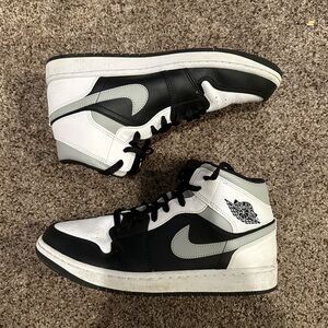 Air Jordan 1 Mid 'White Shadow' Top Sneaker